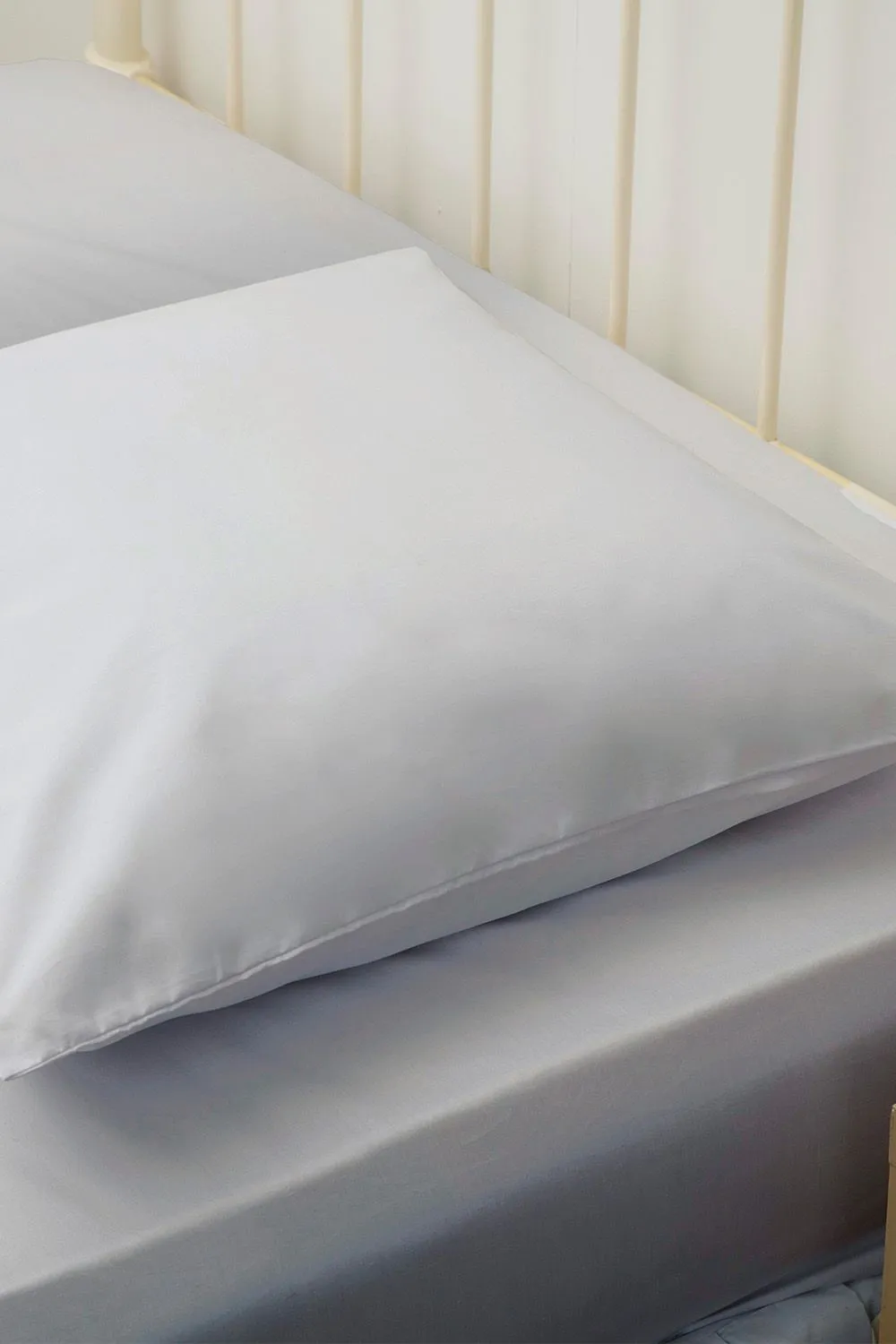Belledorm Easy Care 200 Thread Count Cotton Polyester Percale Continental Pillowcase in Light Grey 2