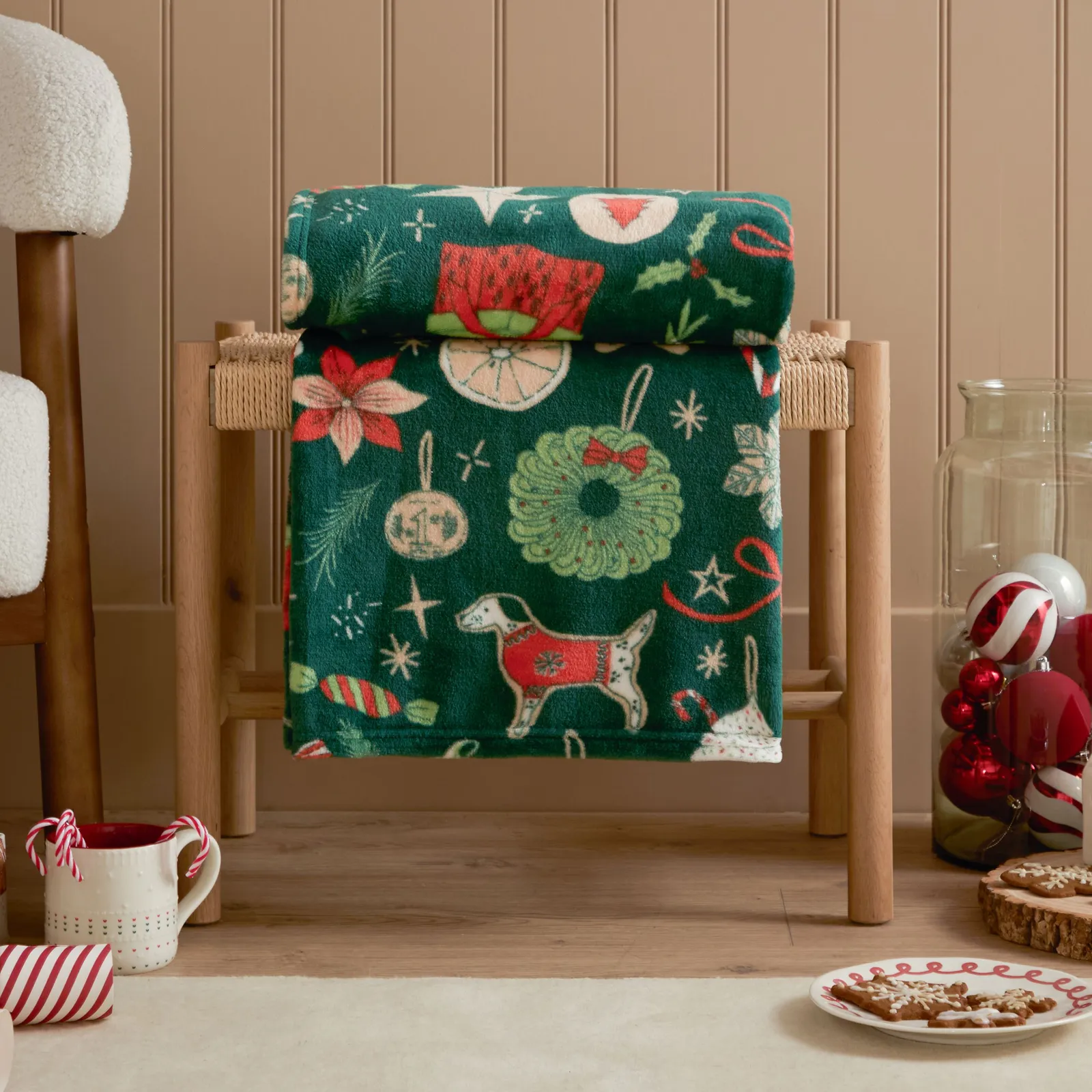 Duvet Day Festive Treats Fleece Throw in Emerald
