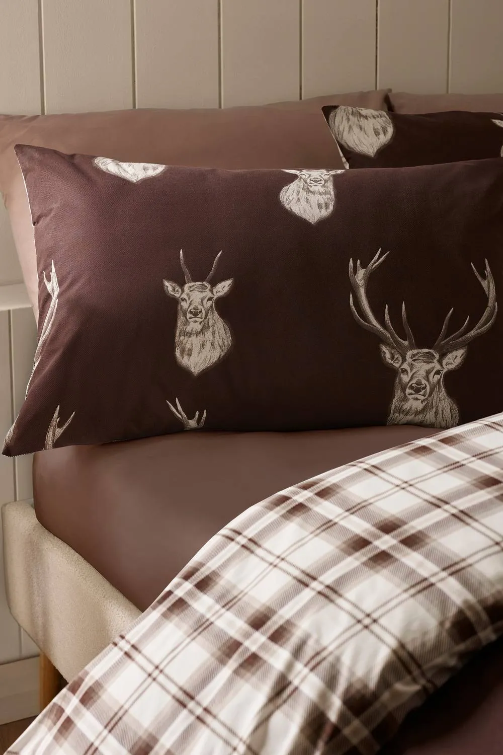 Catherine Lansfield 'Stag Check' Reversible Duvet Cover Set in Chocolate 3