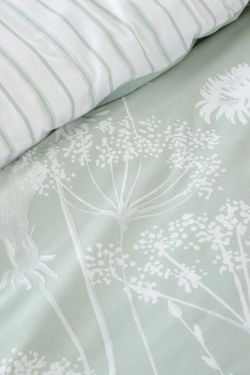 Catherine Lansfield Meadowsweet Floral Duvet Set in Green 3