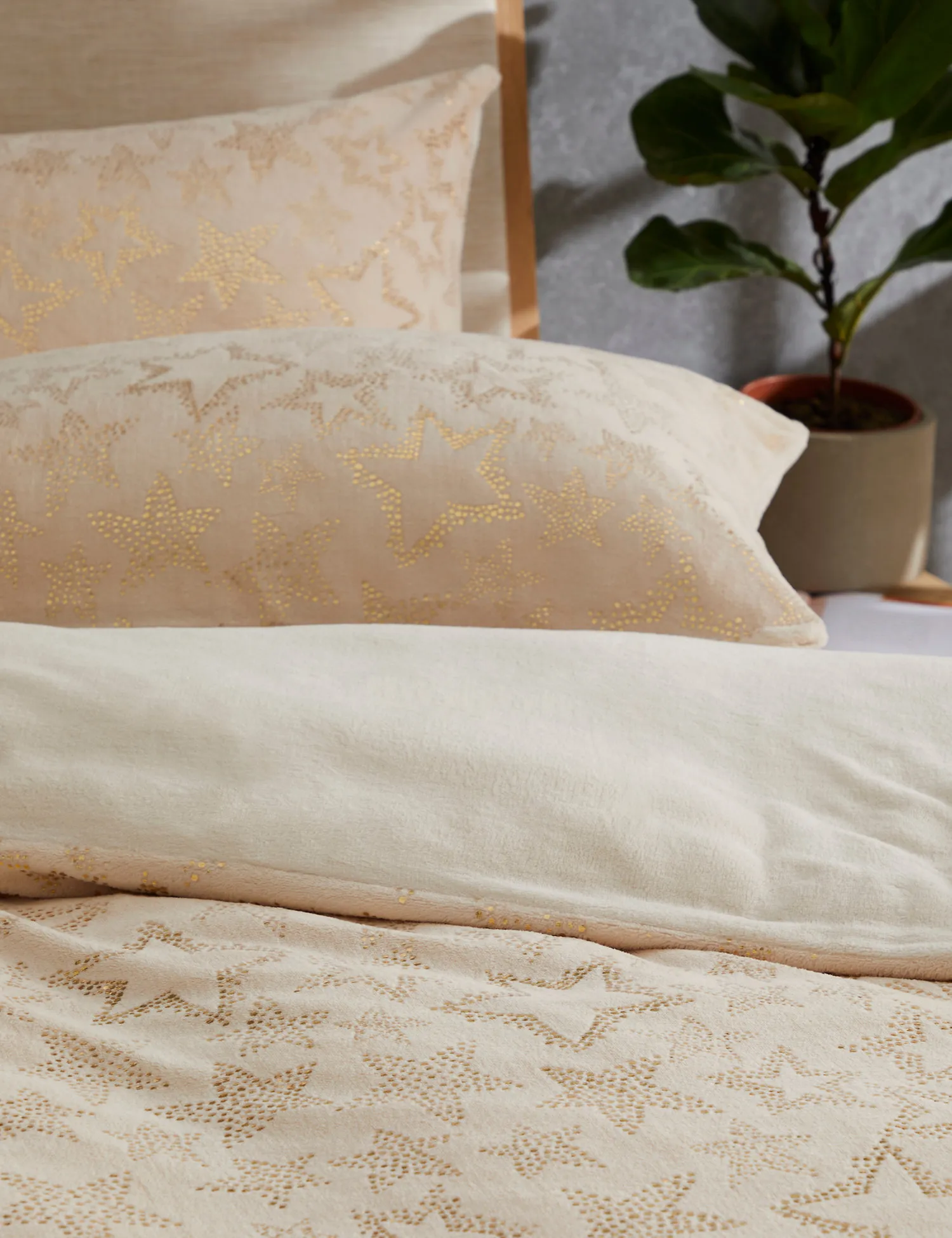 M&S Fleece Foil Star Bedding Set