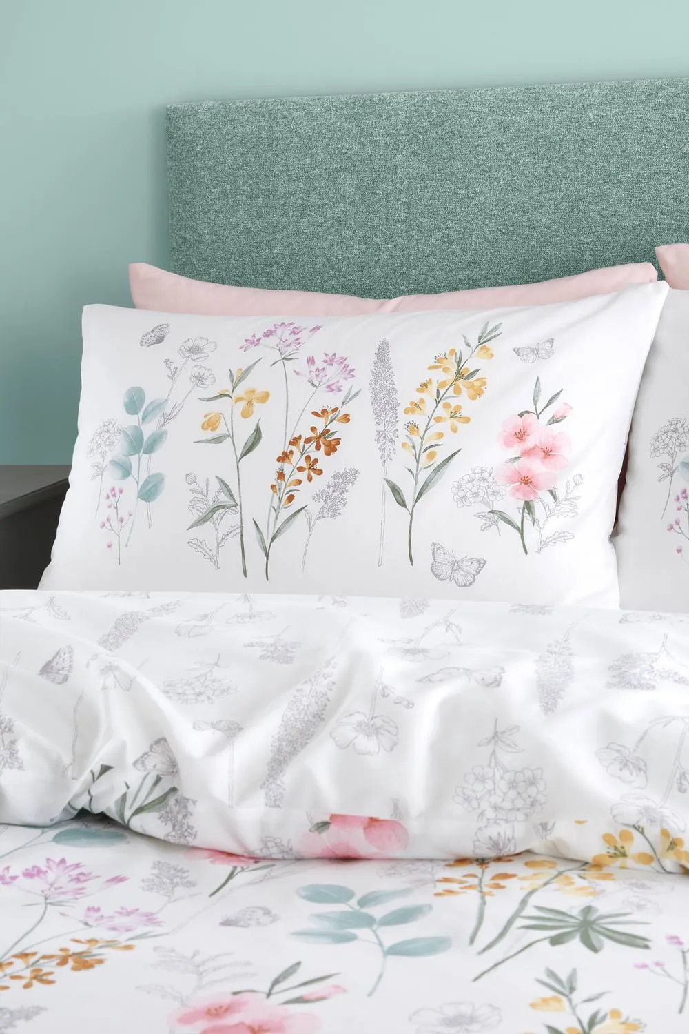 Catherine Lansfield 'Emilia Floral' Reversible Duvet Cover Set in White 3