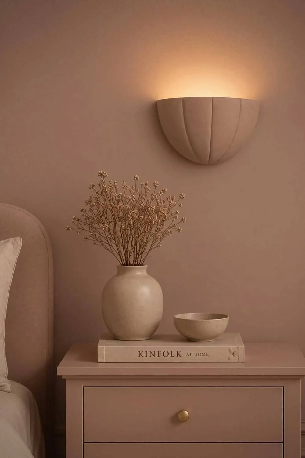 ValueLights Leonardo Scallop Curve Ceramic Flush Wall Sconce Light with Bulb in Dusty Pink 1