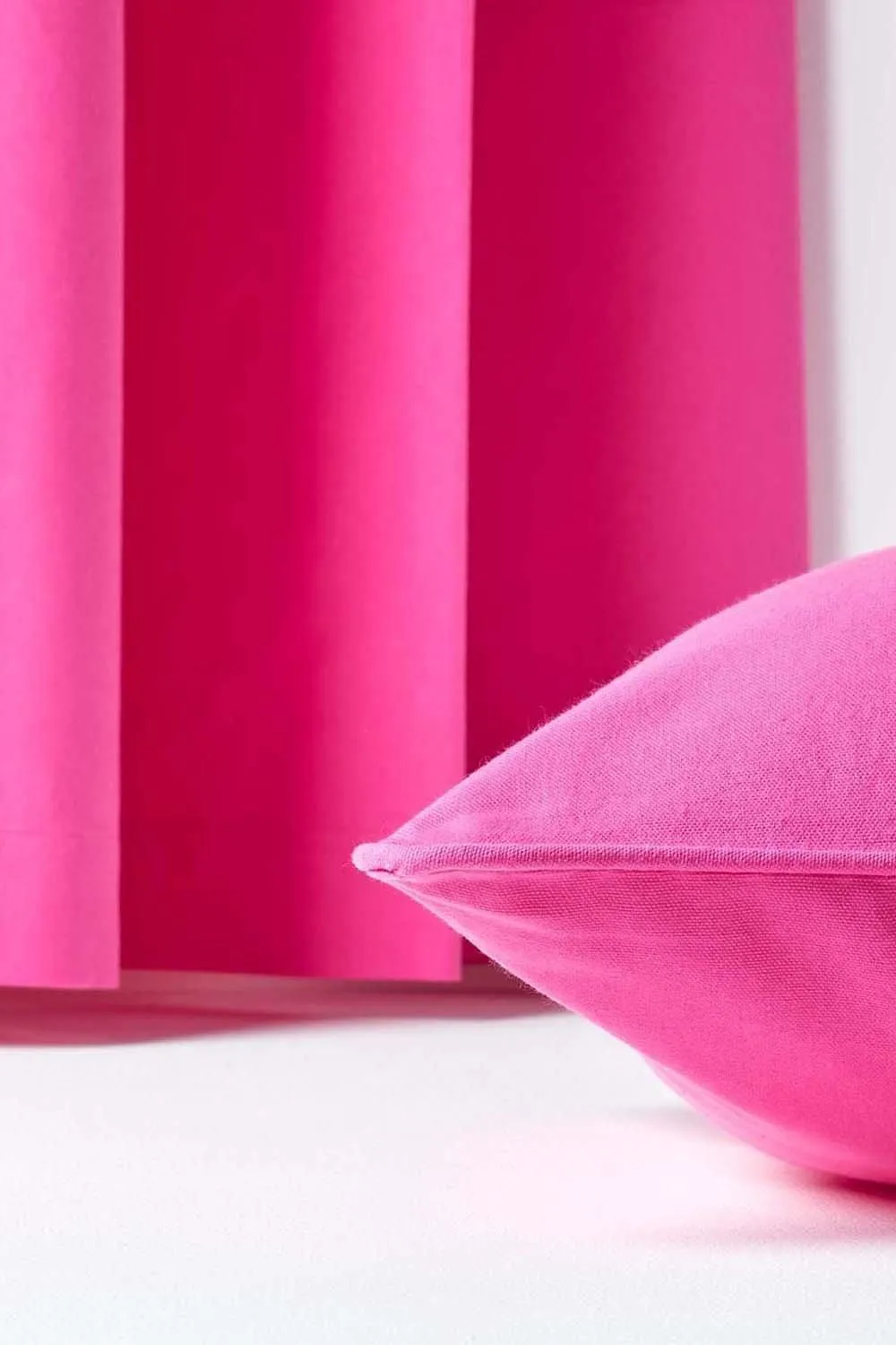 Homescapes Cotton Plain Cushion Cover in Cerise 5