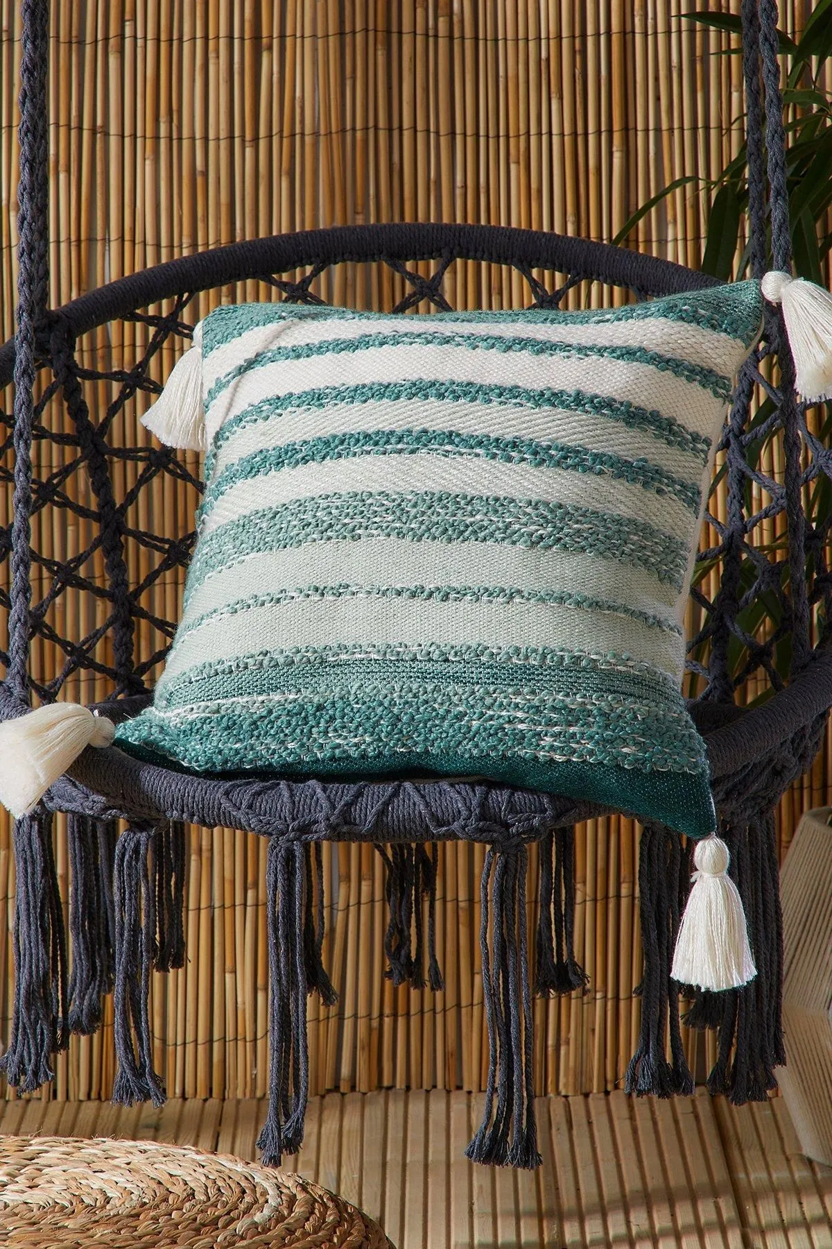Drift Home 'Grayson' Textured Outdoor Garden Filled Bench Cushion in Green