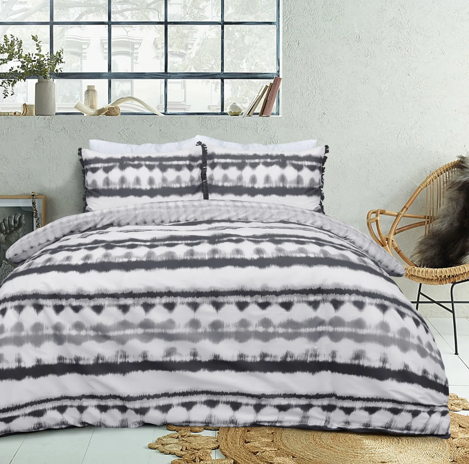 Smart Living Printed Reversible Polycotton Tiedye Tassel Trim Duvet Cover With Pillowcases in Black 1