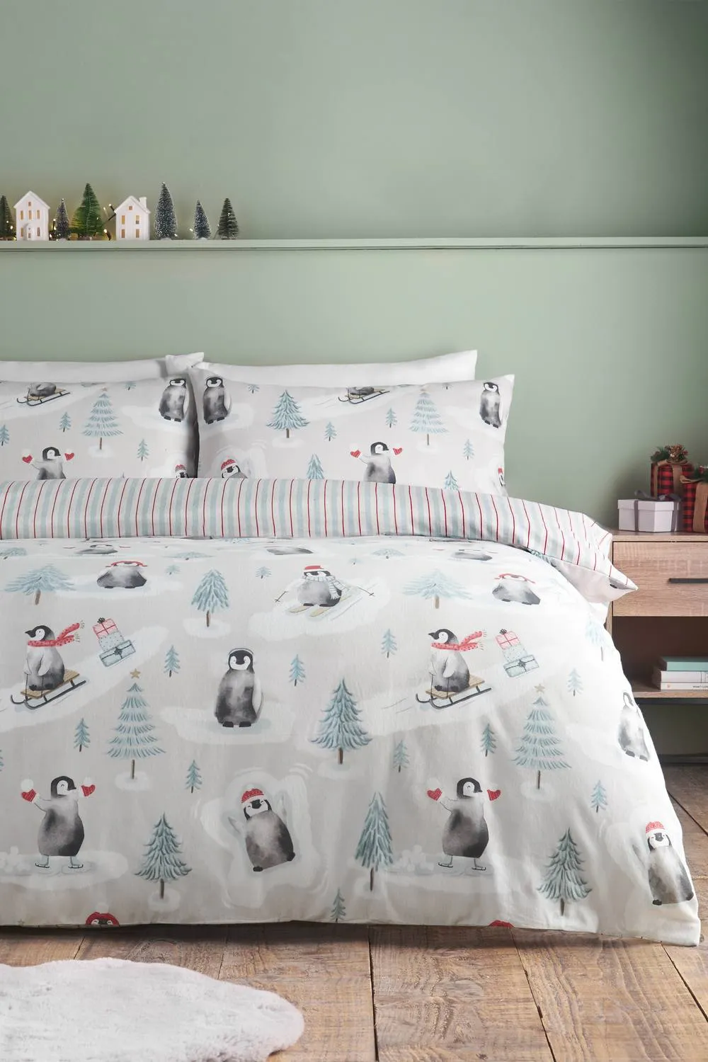 Catherine Lansfield Brushed Christmas Penguins Cotton Reversible Duvet Cover Set in Green 1