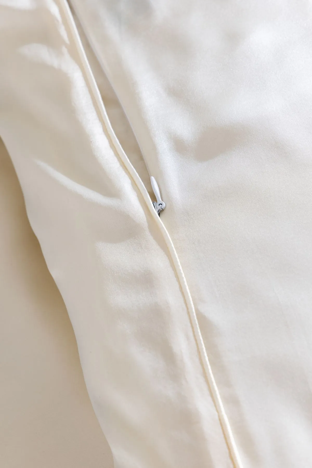 Soak&Sleep Pure Mulberry Silk Housewife Pillowcase Pair in Ivory 4