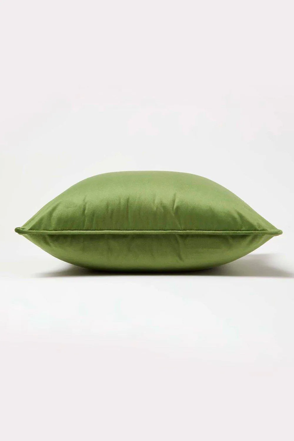Homescapes Filled Velvet Cushion with Piped Edge 46 x 46 cm in Olive 4