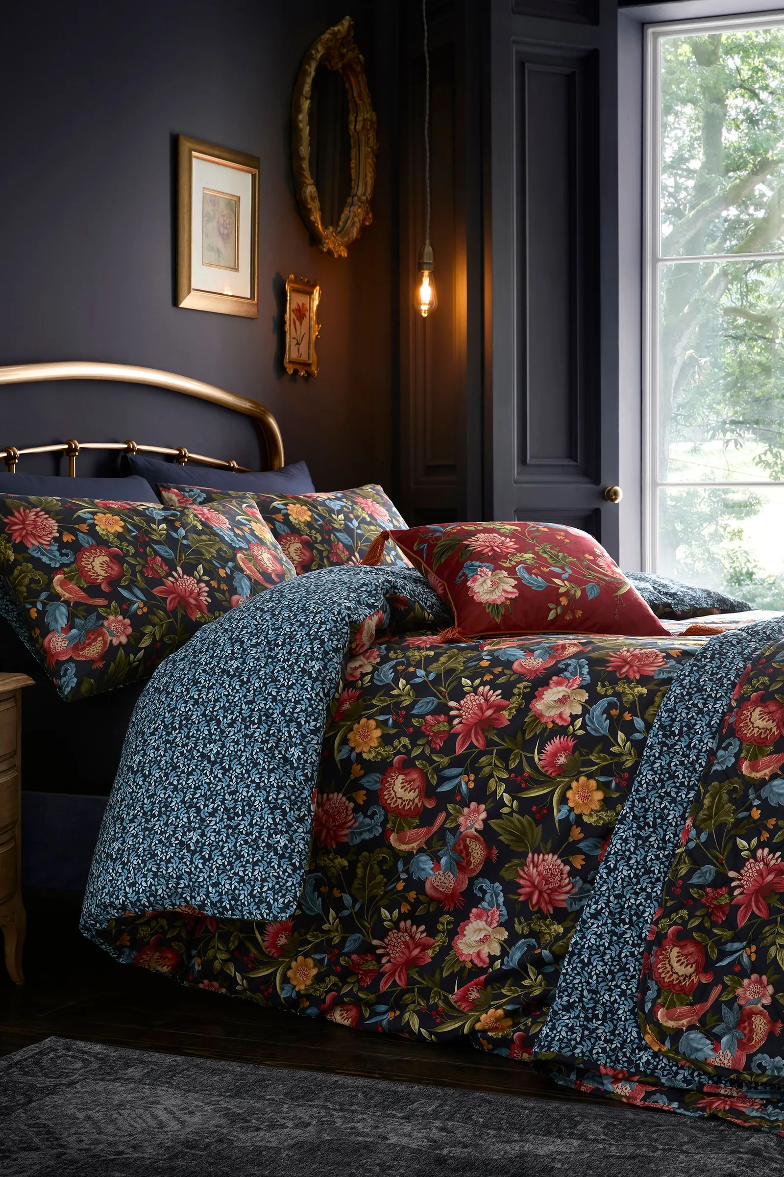 Dreams & Drapes 'Bejewelled' 100% Cotton Quilted Bedspread in Navy 2