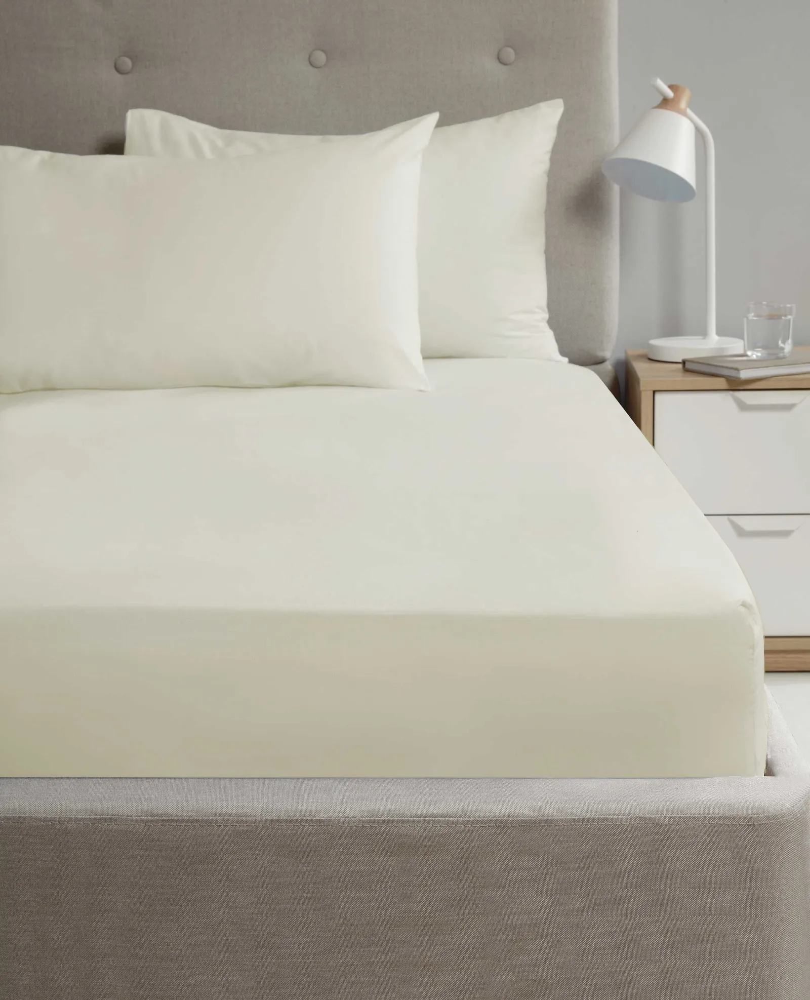 Rapport Home 56P Polycotton Fitted Sheet in Cream 1