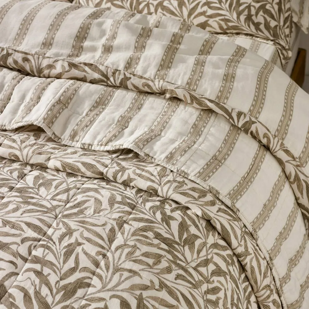Morris & Co Willow Boughs 100% Cotton Muslin Bedspread in Beige 2