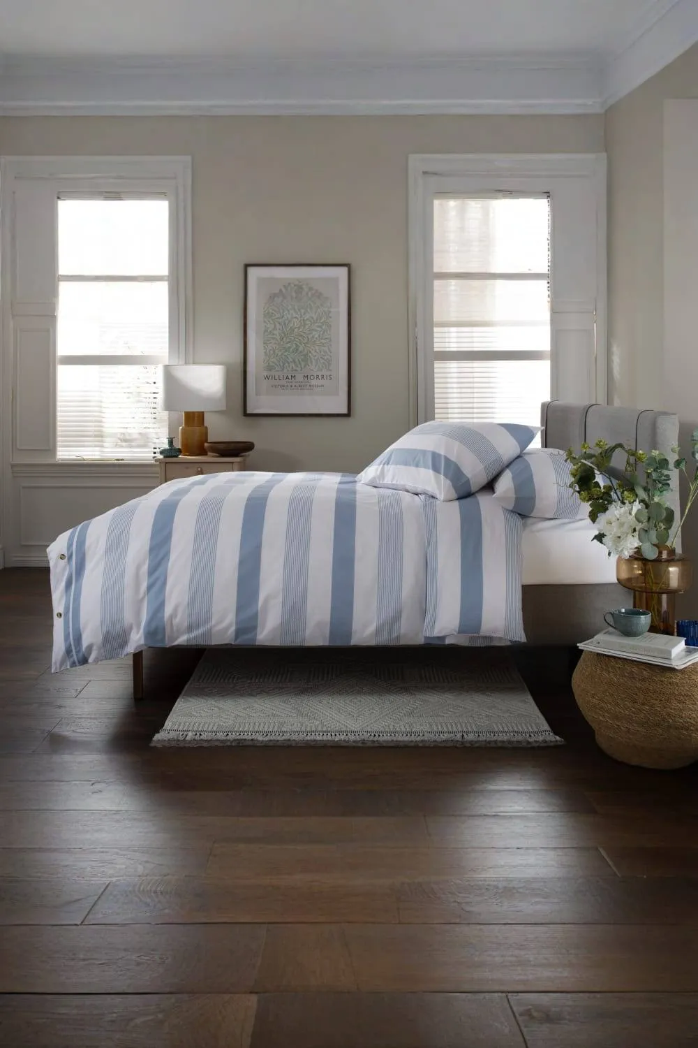 The Lyndon Company Next Level 100% Duvet Cover Set with Cuff Detailing in Blue 2