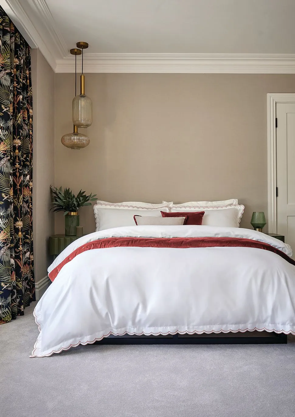 CHRISTY Scallop Edge Cotton Sateen Duvet Sets in White 4
