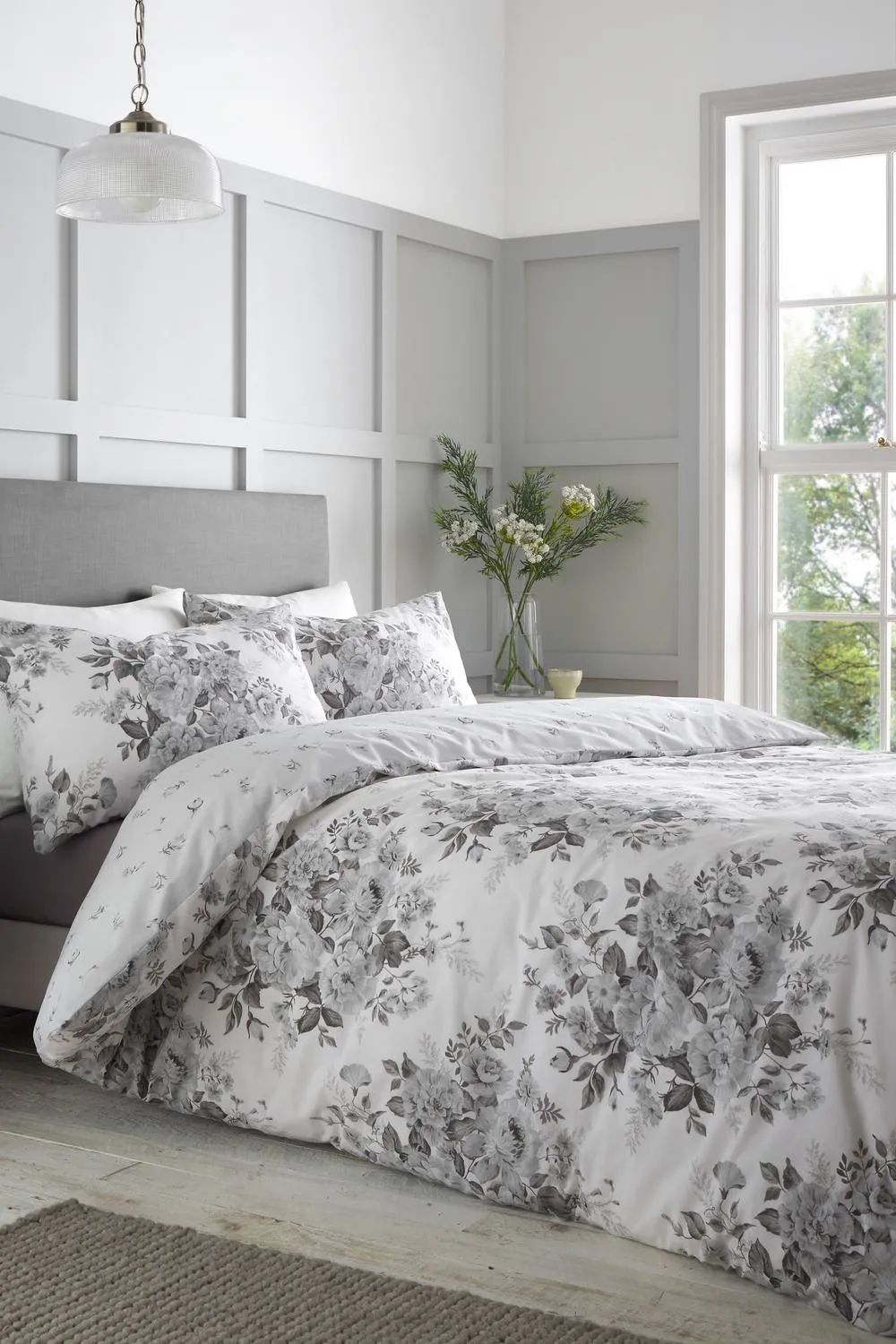 Catherine Lansfield 'Elinda Floral' Reversible Duvet Cover Set in White