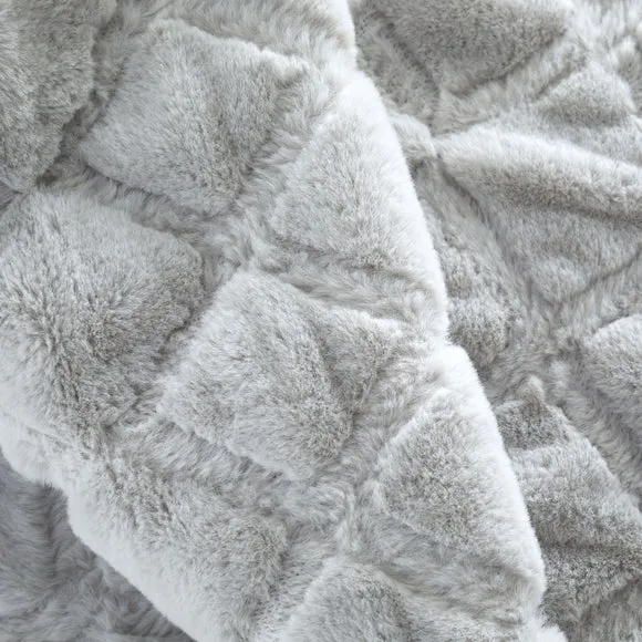 Catherine Lansfield Cosy Diamond 130cm x 170cm Throw Blanket 2