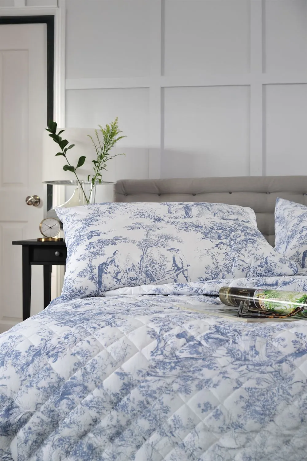 The Lyndon Company Toile De Jouy Luxurious 200 Thread Count Housewife Pillowcase Pair | Deyongs 1846 in Blue