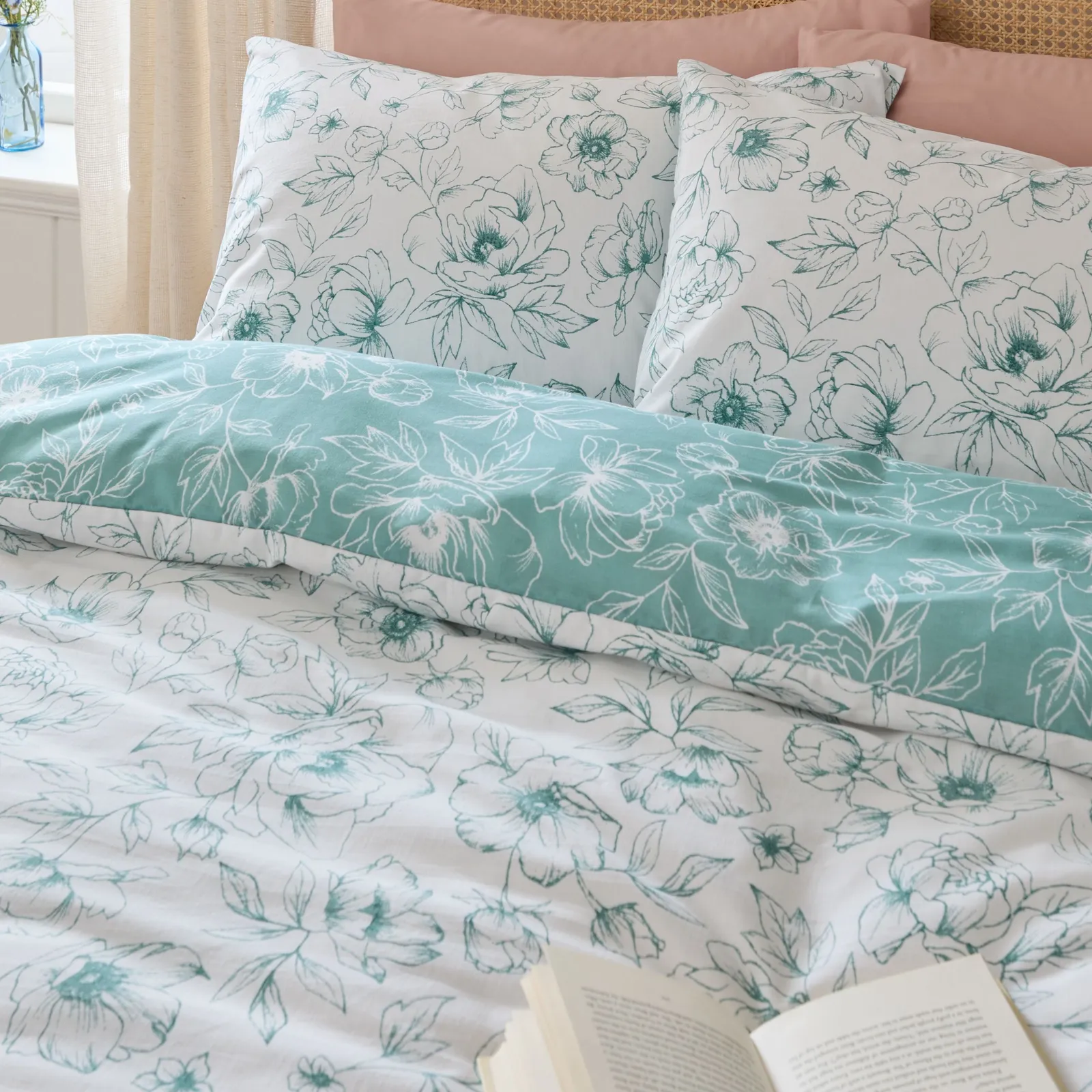Wylder Bella Reversible Floral Duvet Cover Set in Blue 2