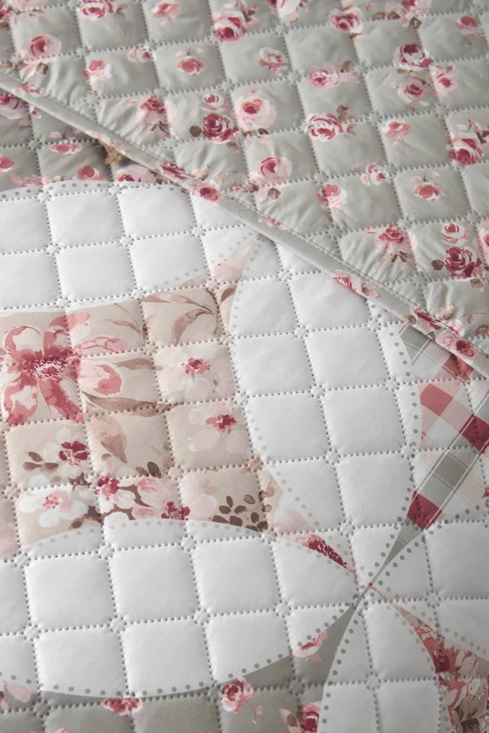 Catherine Lansfield 'Pinsonic Patchwork' Quilted Bedspread in Green 3