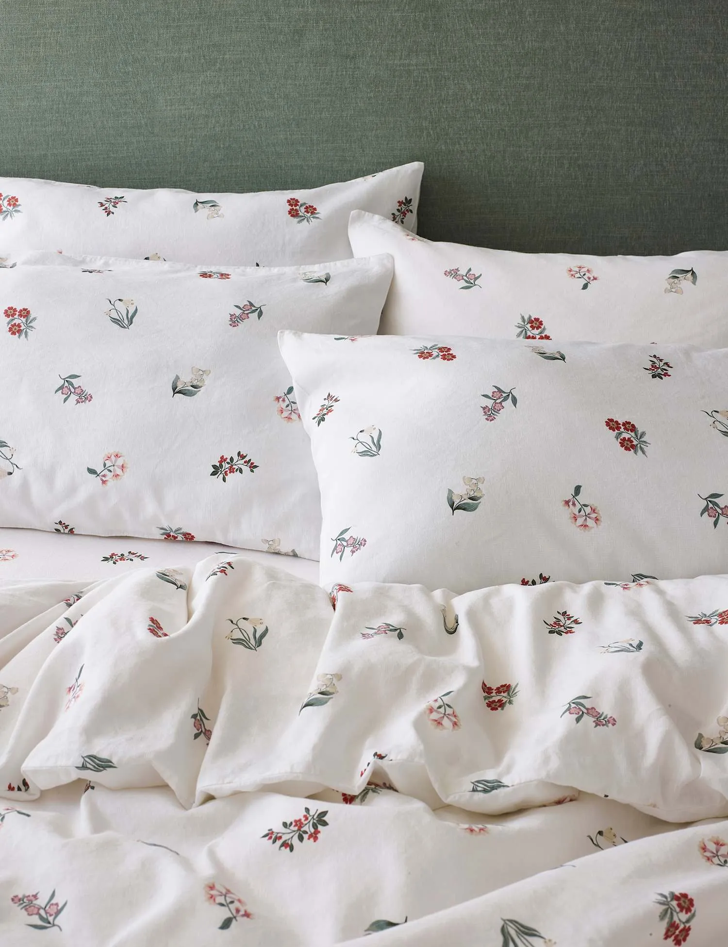 Piglet In Bed 2 Pack Linen Rich Woodland Floral Standard Pillowcases White Mix