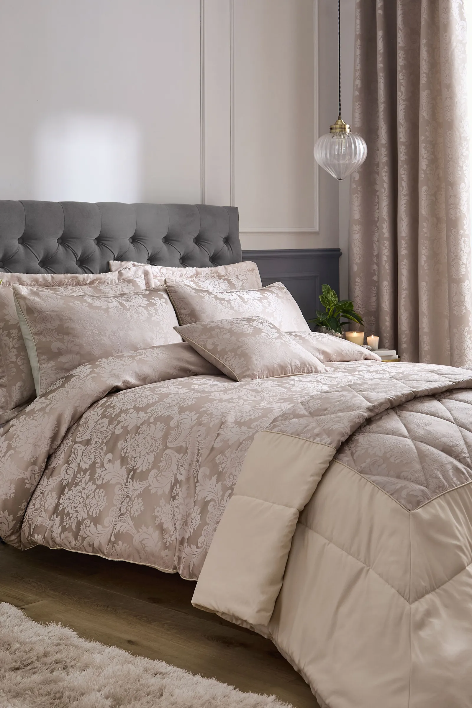 Catherine Lansfield Damask Jacquard Duvet Set in Gold