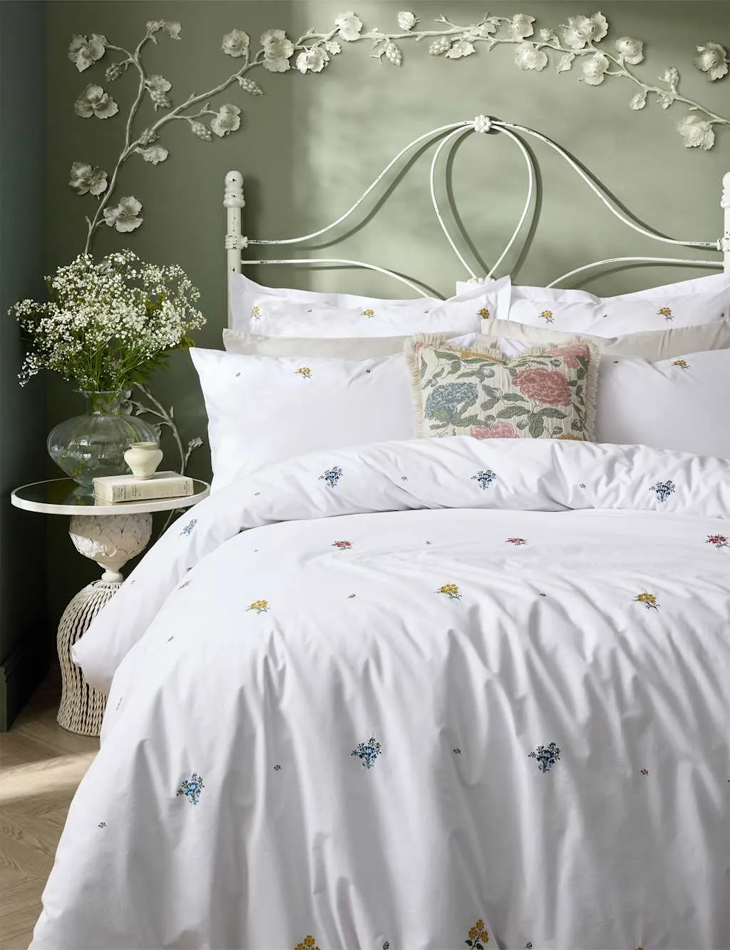 Historic Royal Palaces Pure Cotton Royal Embroidery Bedding Set White Mix