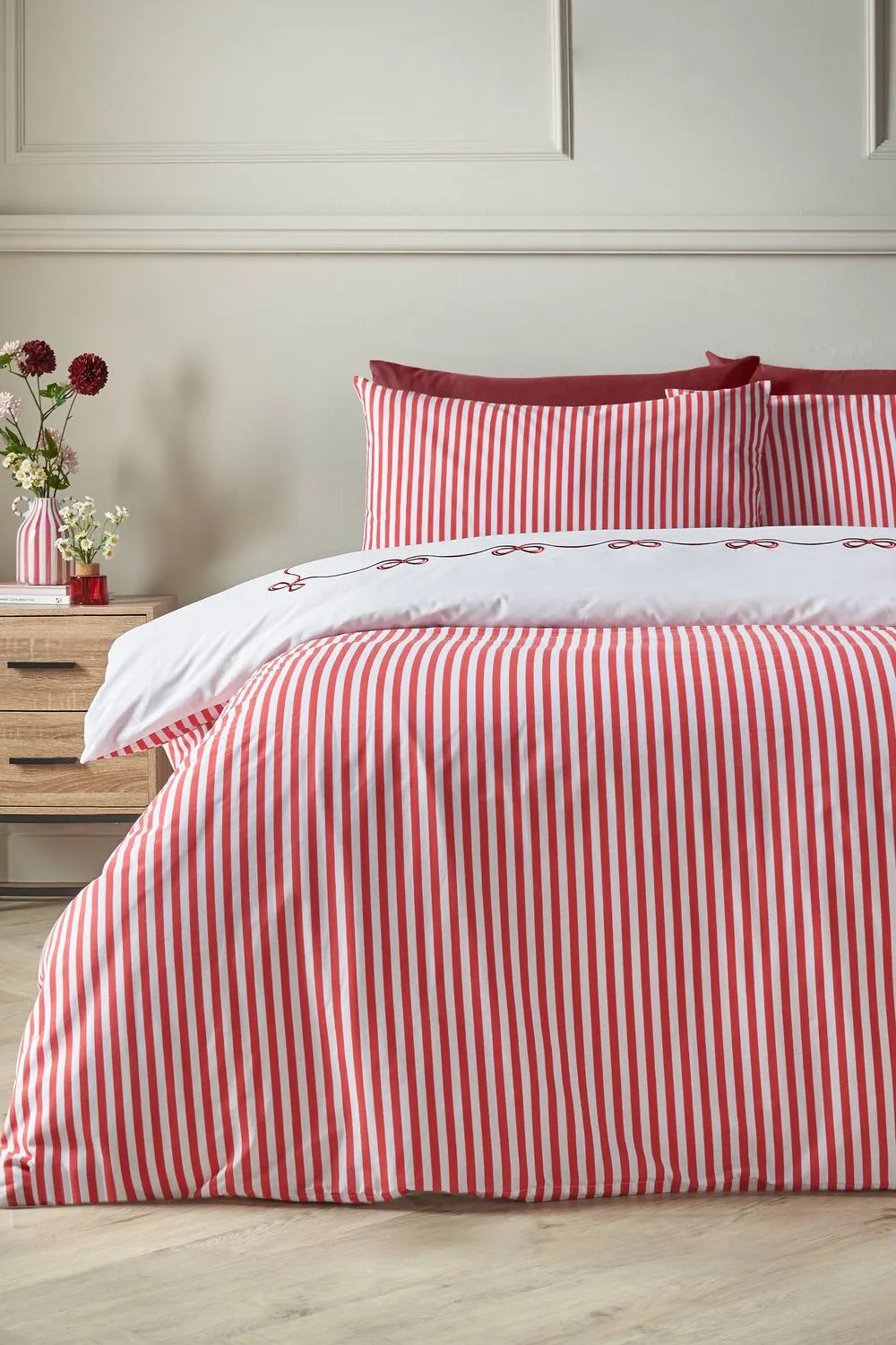 Catherine Lansfield Bow Embroidery Duvet Cover Set in White 2
