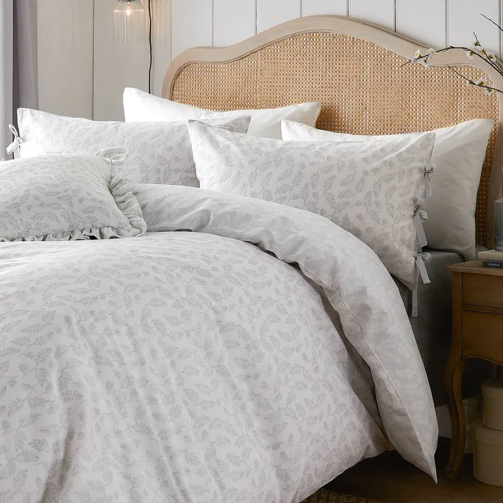 Wylder Leaf Print 100% Cotton Reversible Duvet Cover Set in Off-White 3