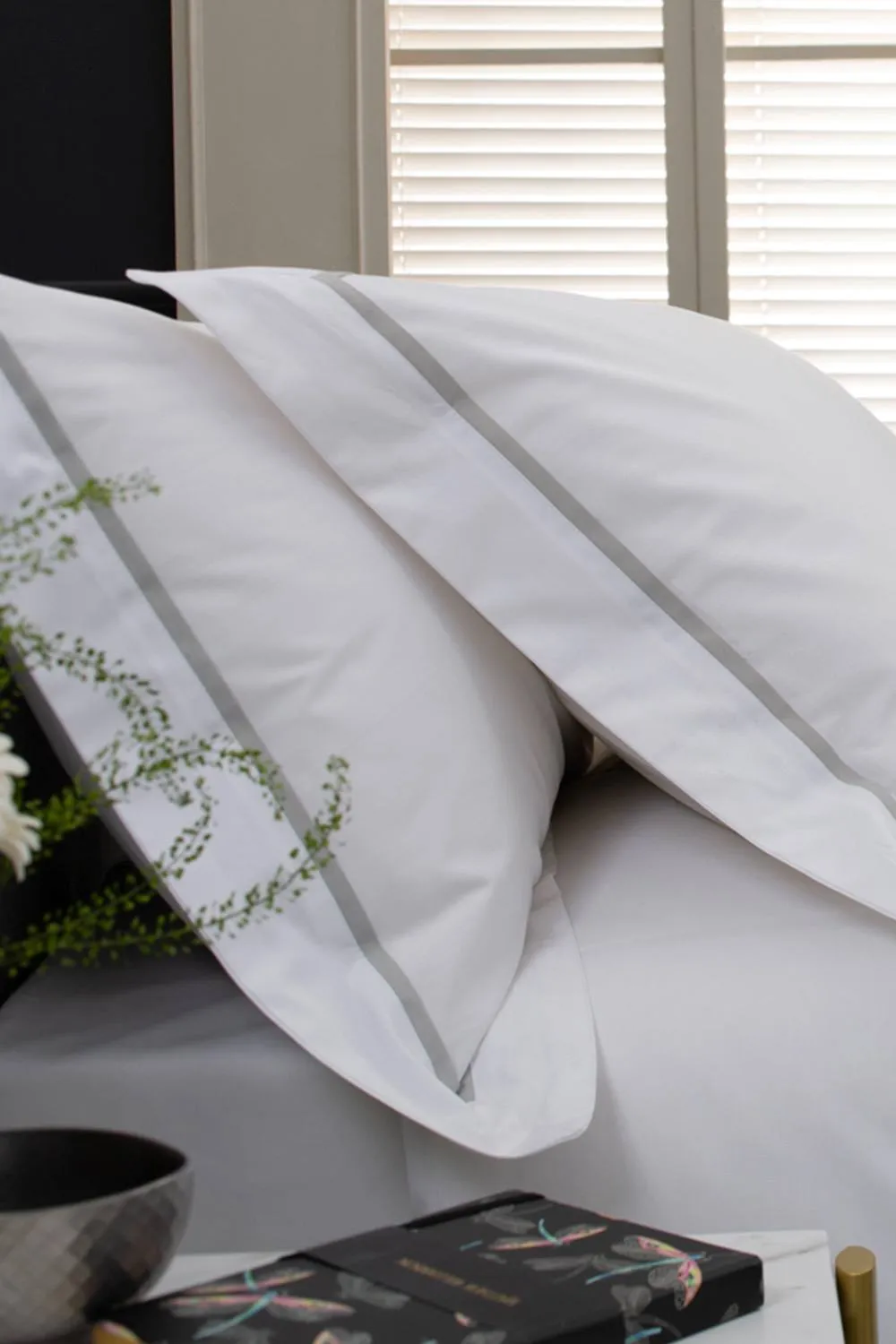 The Lyndon Company Boutique Hotel Hampstead 200 Thread Count Cotton Duvet Cover Set in Silver 3