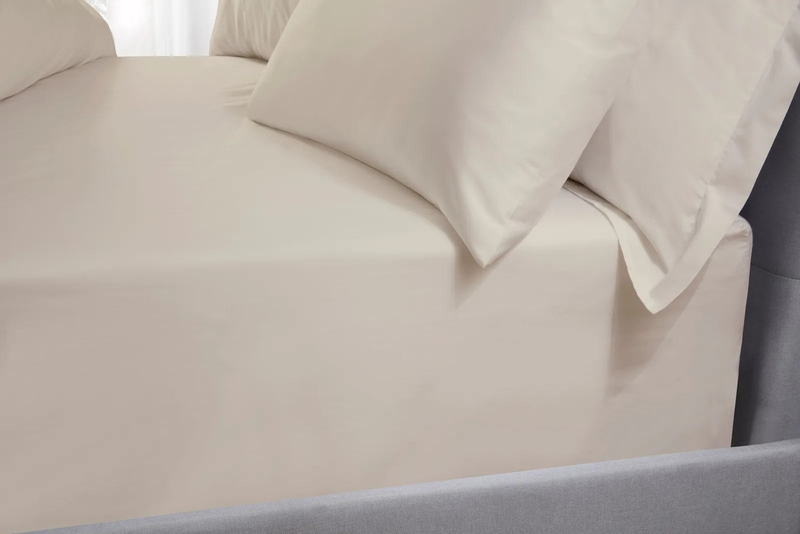 The Linen Consultancy 'TLC 5 Star Hotel Concept' 500TC Cotton Sateen Fitted Sheet in Cream