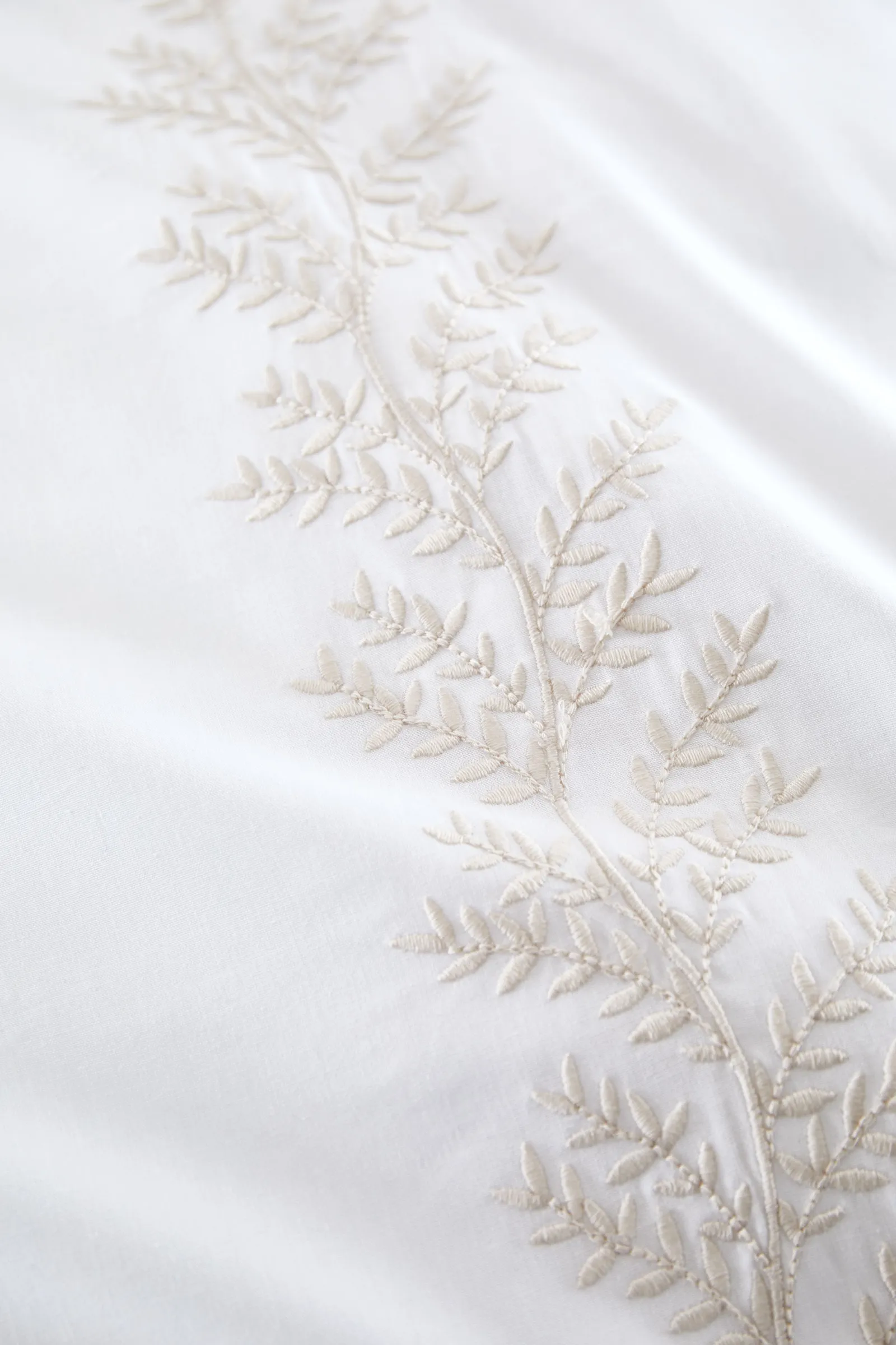 Bianca 'Embroidery Leaf ' 180 Thread Count Cotton Duvet Cover Set in Natural 3