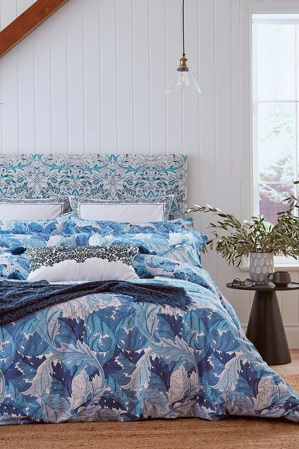 Morris & Co 'Acanthus' Oxford Pillowcase in Blue 4
