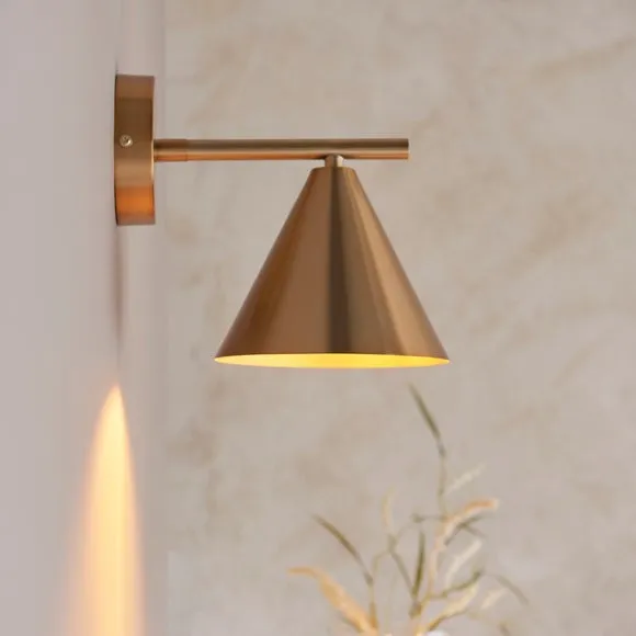 Vogue Catco Industrial Wall Light 2