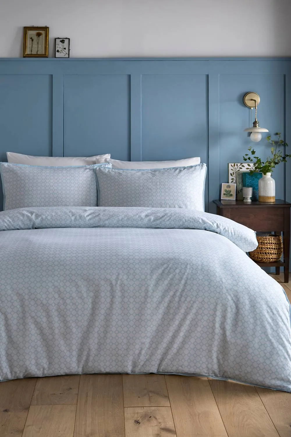 Appletree 'Willow Tree Scene' 100% Cotton Duvet Cover Set in Blue 4
