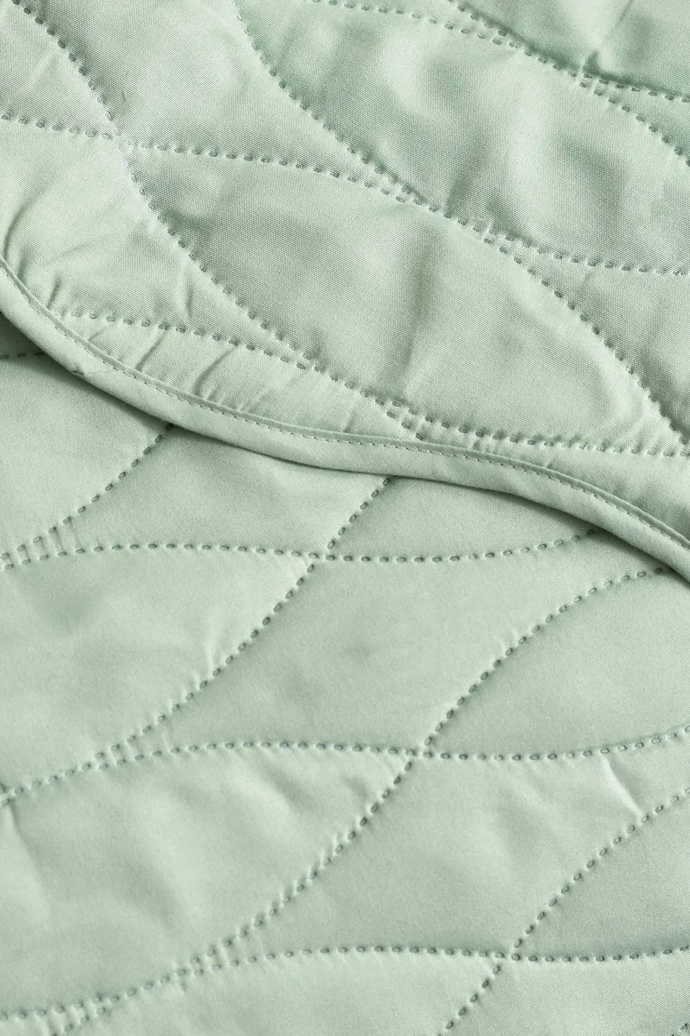 Catherine Lansfield 'Scallop Waves' Quilted Bedspread in Green 2