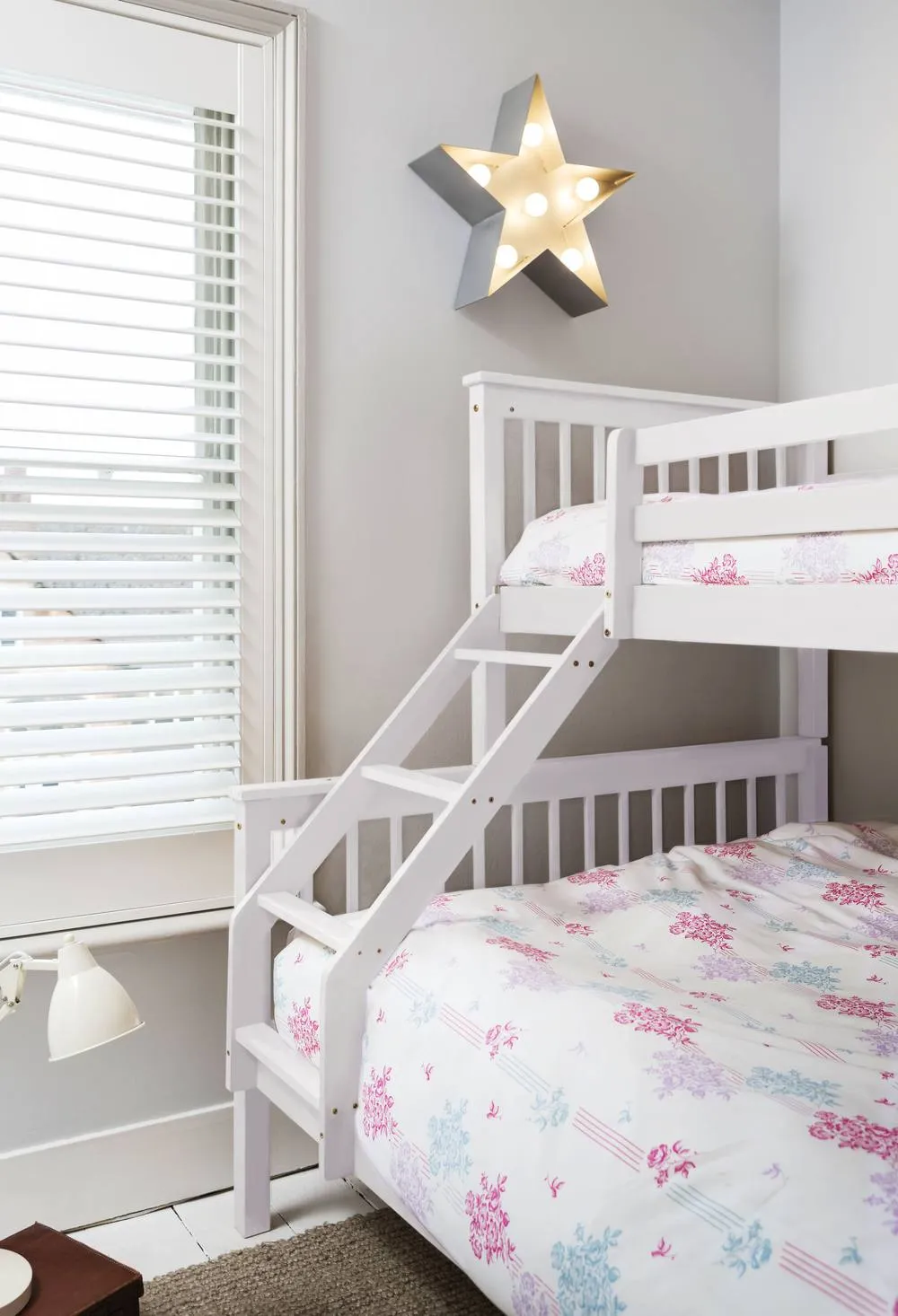 Nöa and Nani Hanna Triple Bunk Bed with Flo Pull Out Trundle in White 6