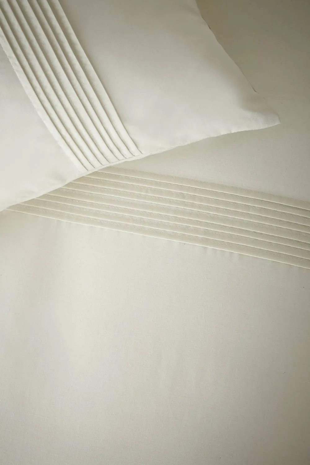 Catherine Lansfield Pintuck Easy Iron Percale Duvet Cover Set in Cream 3