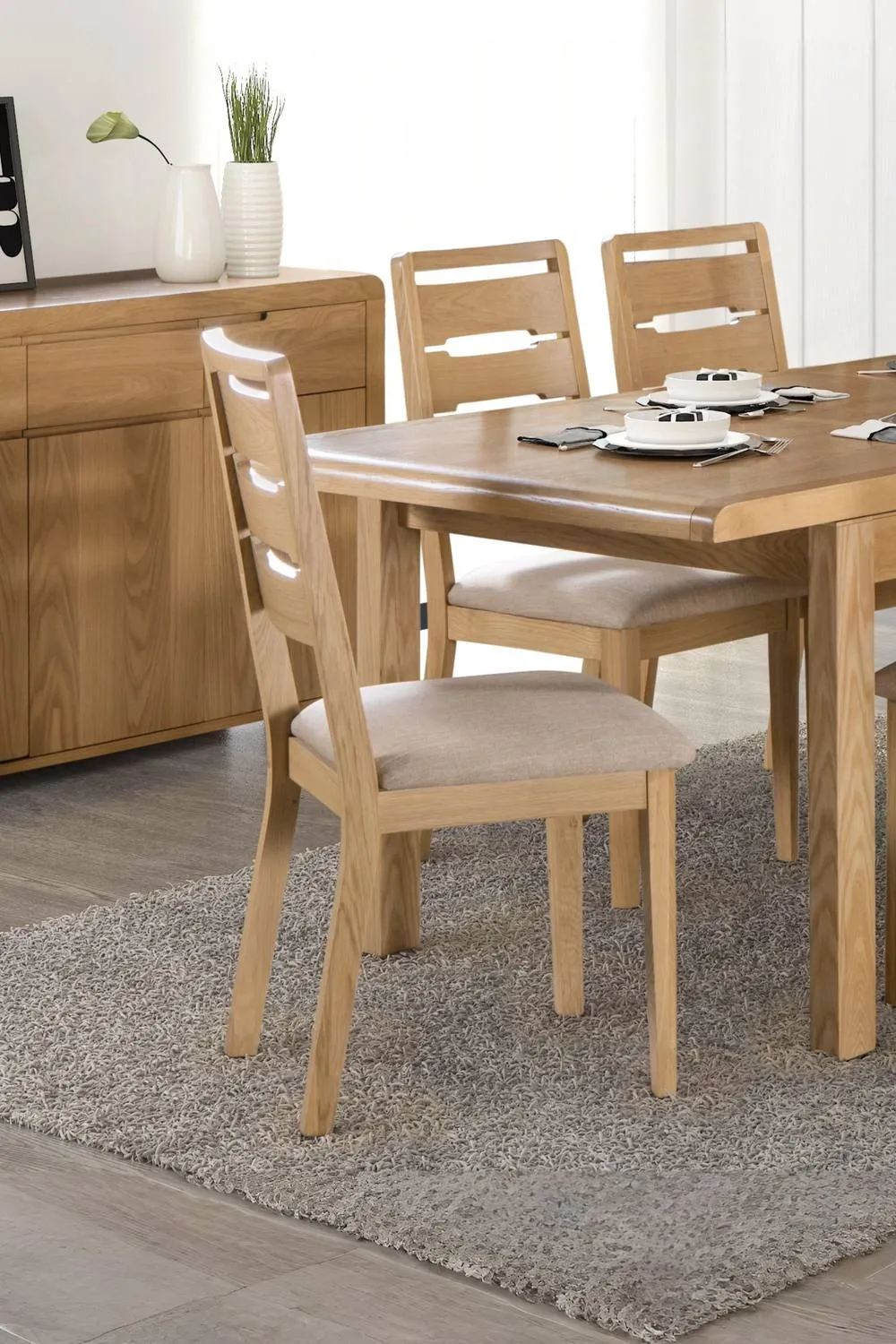 Julian Bowen Curve Dining Chair (Set of 2) in Light Oak