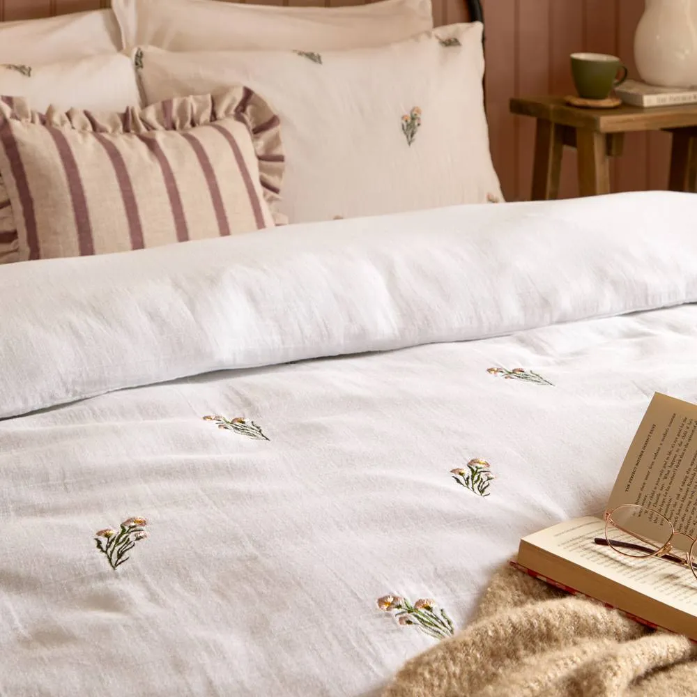Wylder Josephine Embroidered 100% Cotton Muslin Duvet Cover Set in White 2
