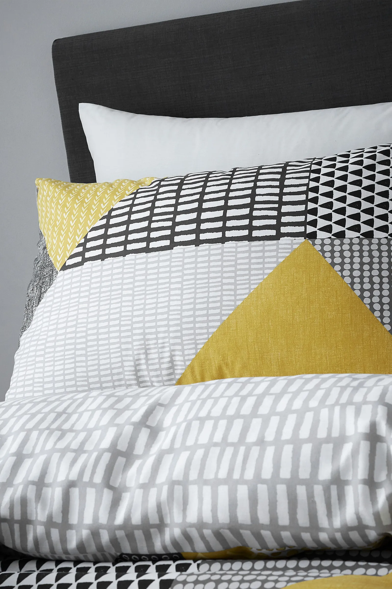 Catherine Lansfield 'Larsson Geo' Duvet Set in Yellow 2