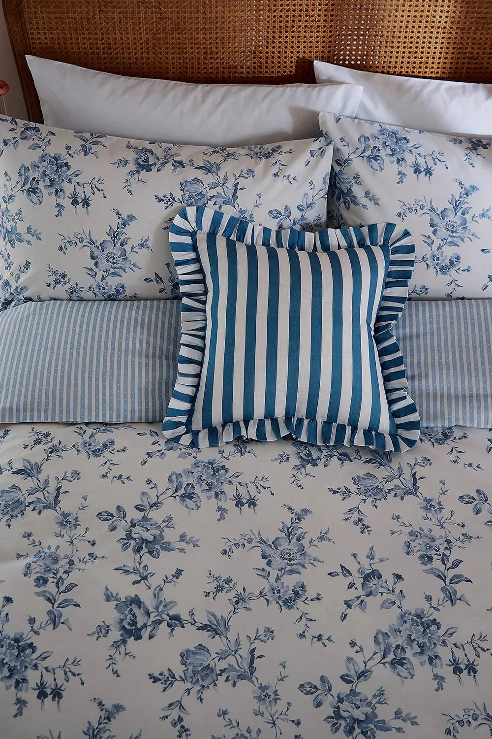 Helena Springfield 'Hedgerow' Cotton Duvet Cover Set in Blue 4