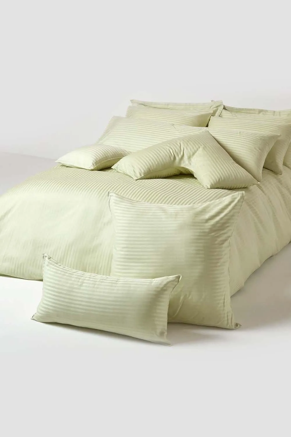 Homescapes Egyptian Cotton Super Soft V Shaped Pillowcase 330 TC in Green 5