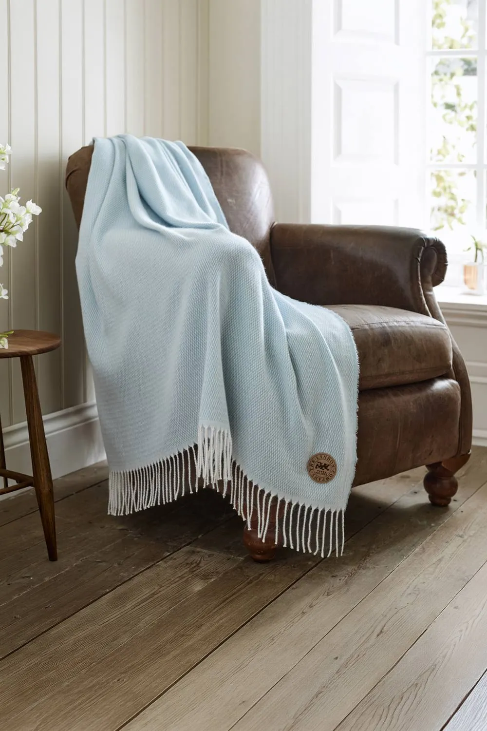 The Lyndon Company Arcadia Throw Supersoft 470gsm Jacquard Throw in Blue