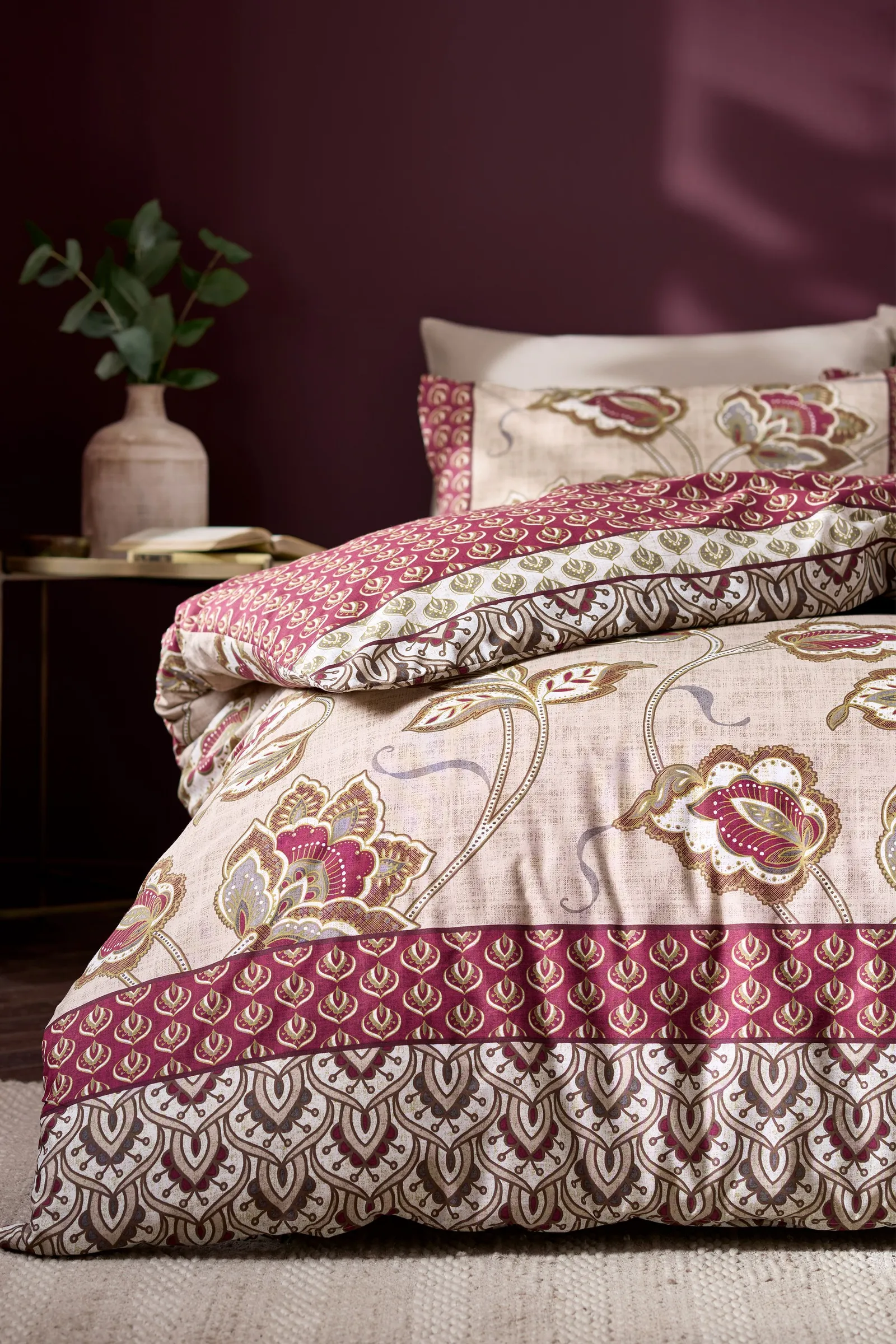 Catherine Lansfield Kashmir Paisley Duvet Set in Nude 4
