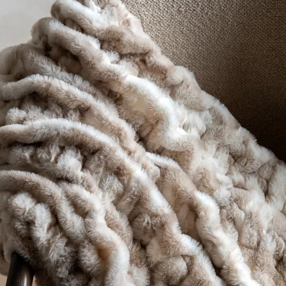 Luxurious Mottled Faux Fur Throw Blanket 3