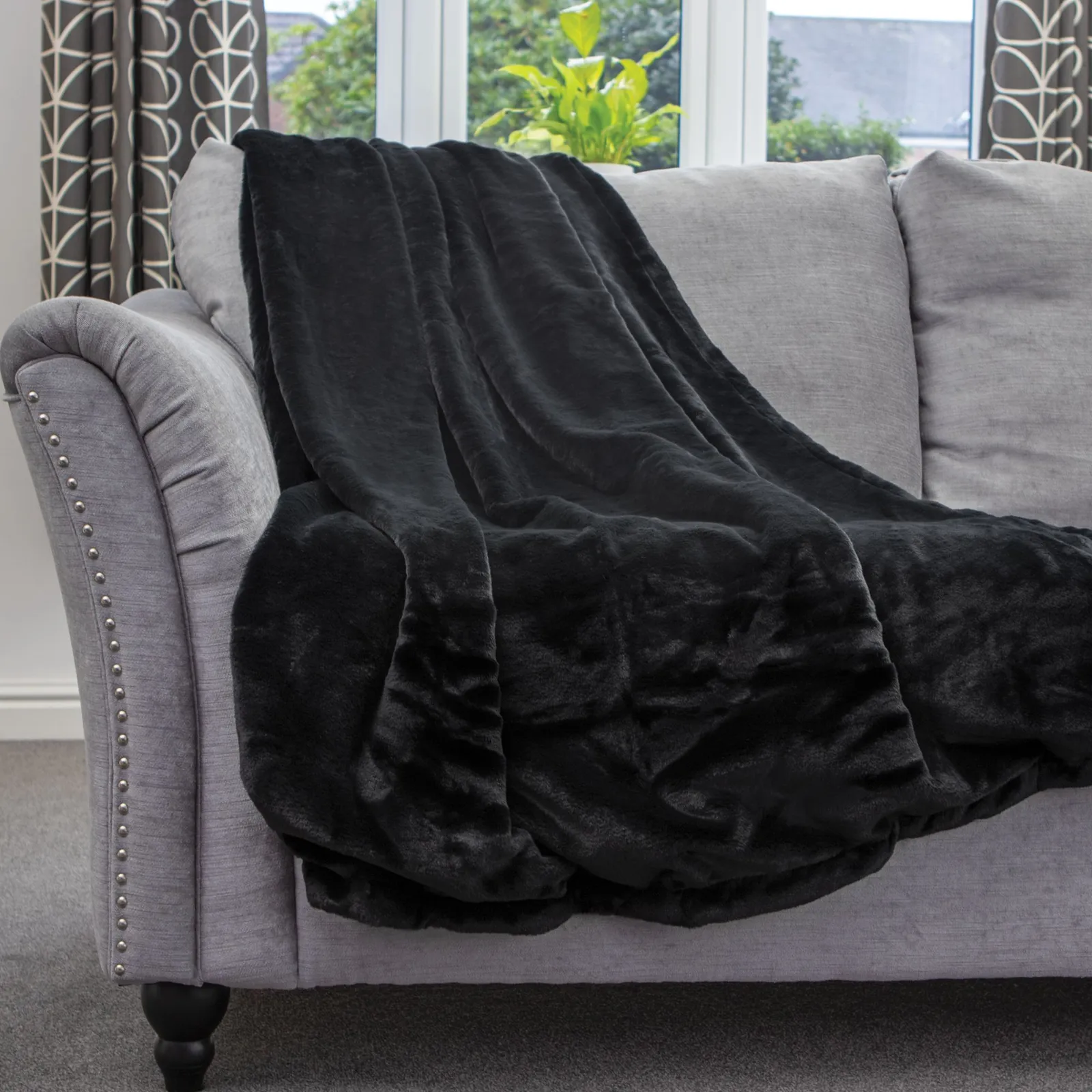 Dreamcatcher Luxury Faux Fur Polyester Throw Over Blanket 160x130cm in Black