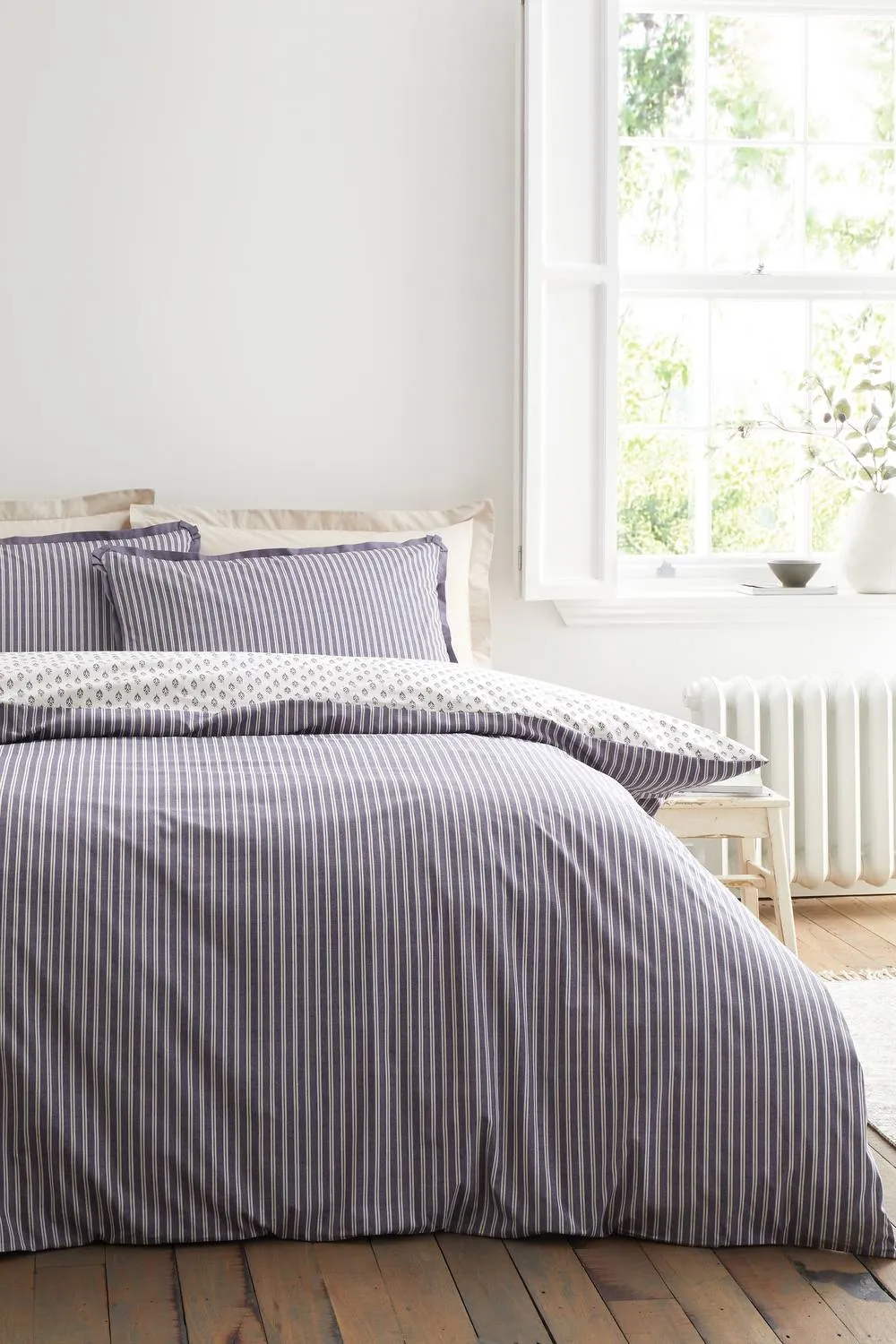 Bianca 'Amelie' 200 Thread Count Cotton Reversible Duvet Cover Set in Blue 2
