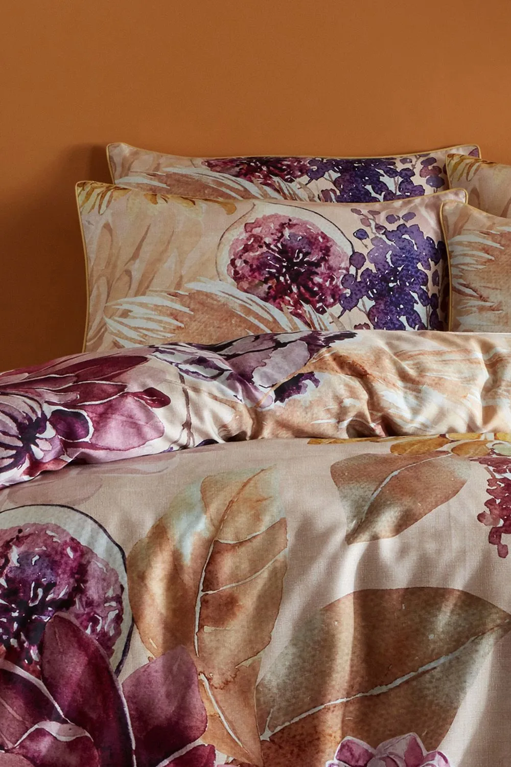 Paoletti Saffa 200 Thread Count Floral Piped Pillowcases