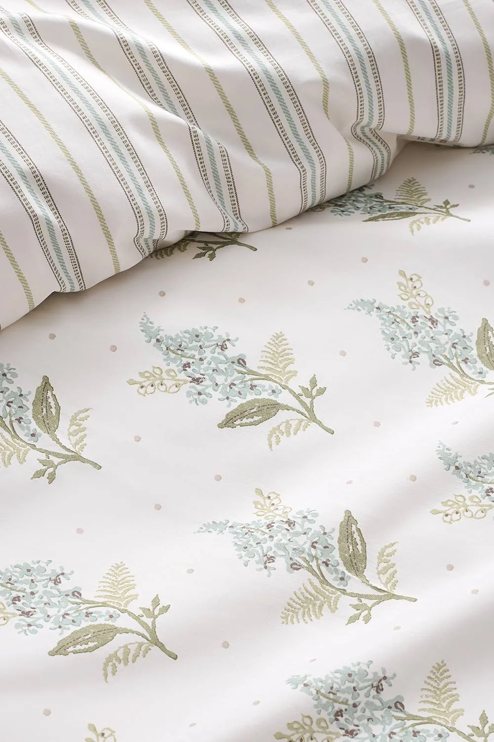 CHRISTY 'Blossom' Floral Striped Reversible Cotton Percale Duvet Cover Set in White 4