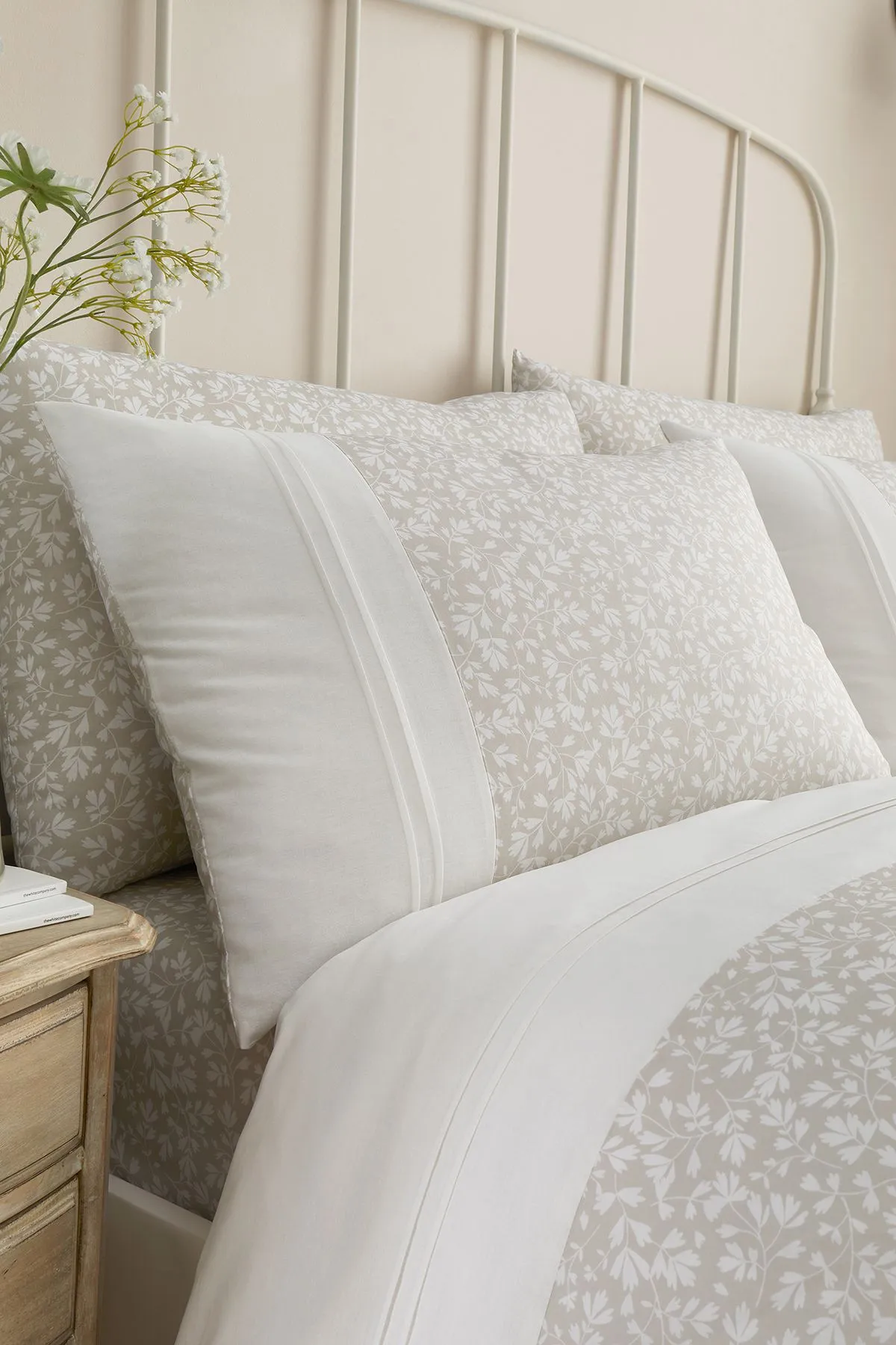 Dreams & Drapes 'Tess' Easy Care Ditsy Floral Leaf Print Duvet Cover Set in Natural 2